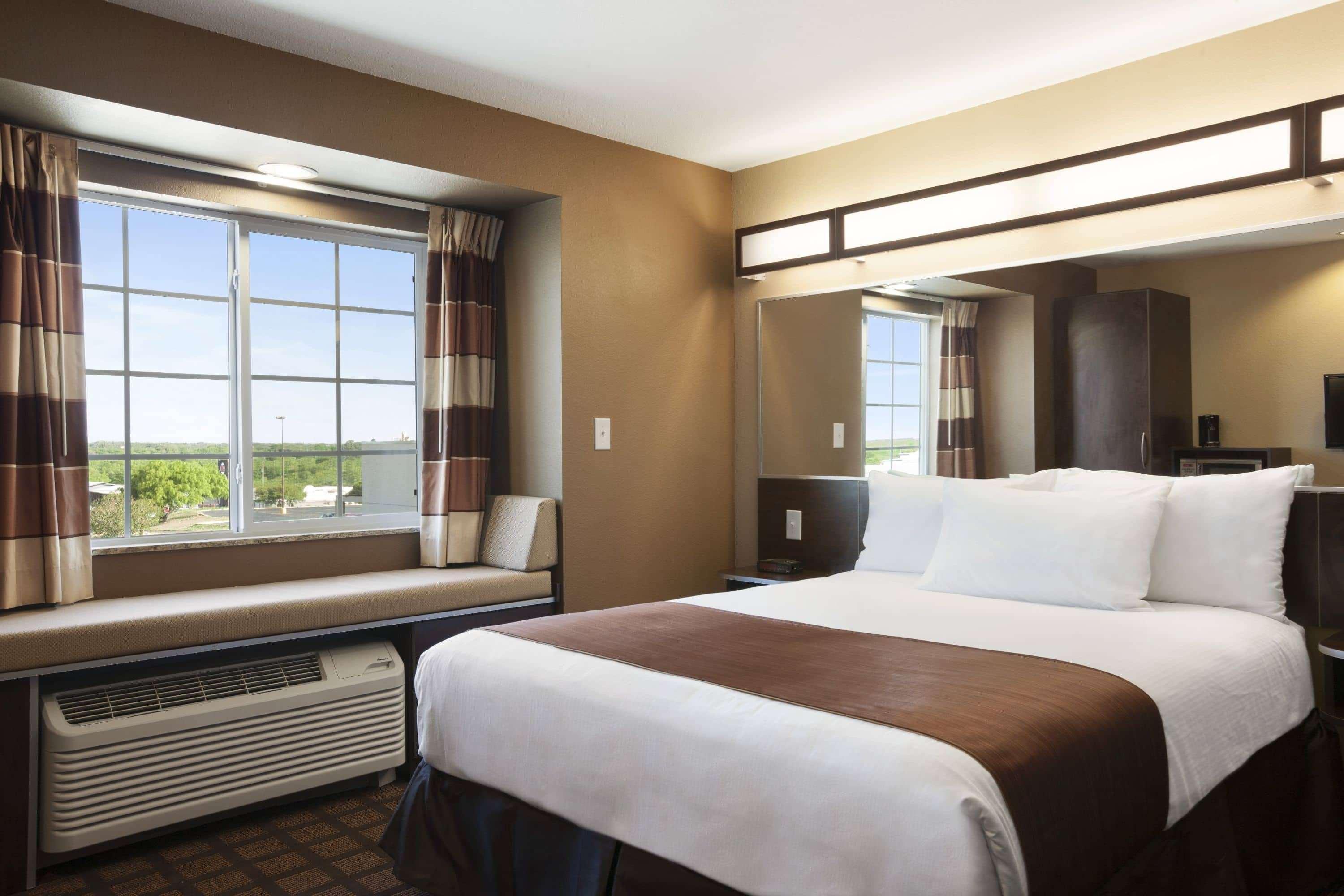 Microtel Inn & Suites Pleasanton Buitenkant foto