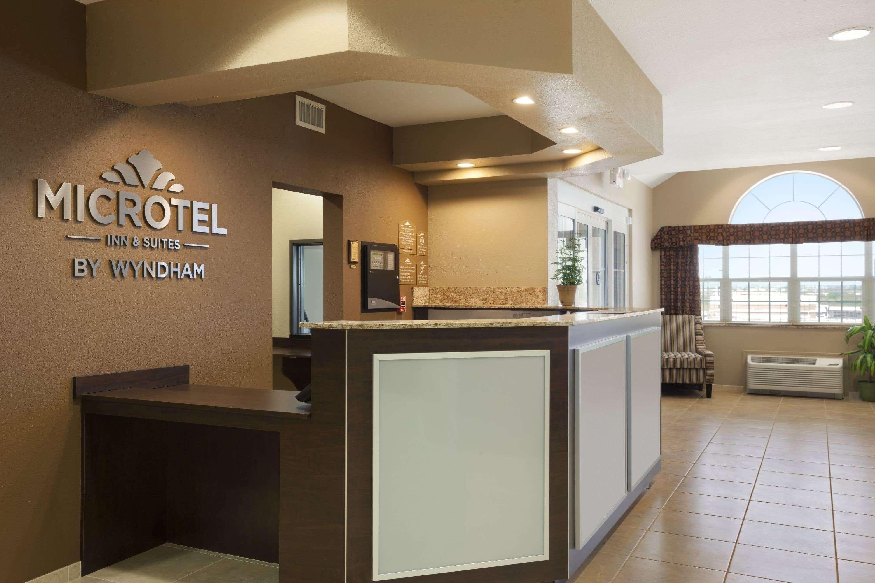 Microtel Inn & Suites Pleasanton Buitenkant foto
